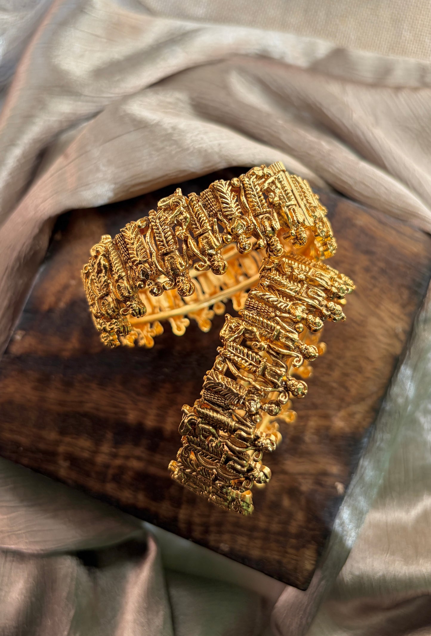 Gajra Sculpture Temple Bangle Set