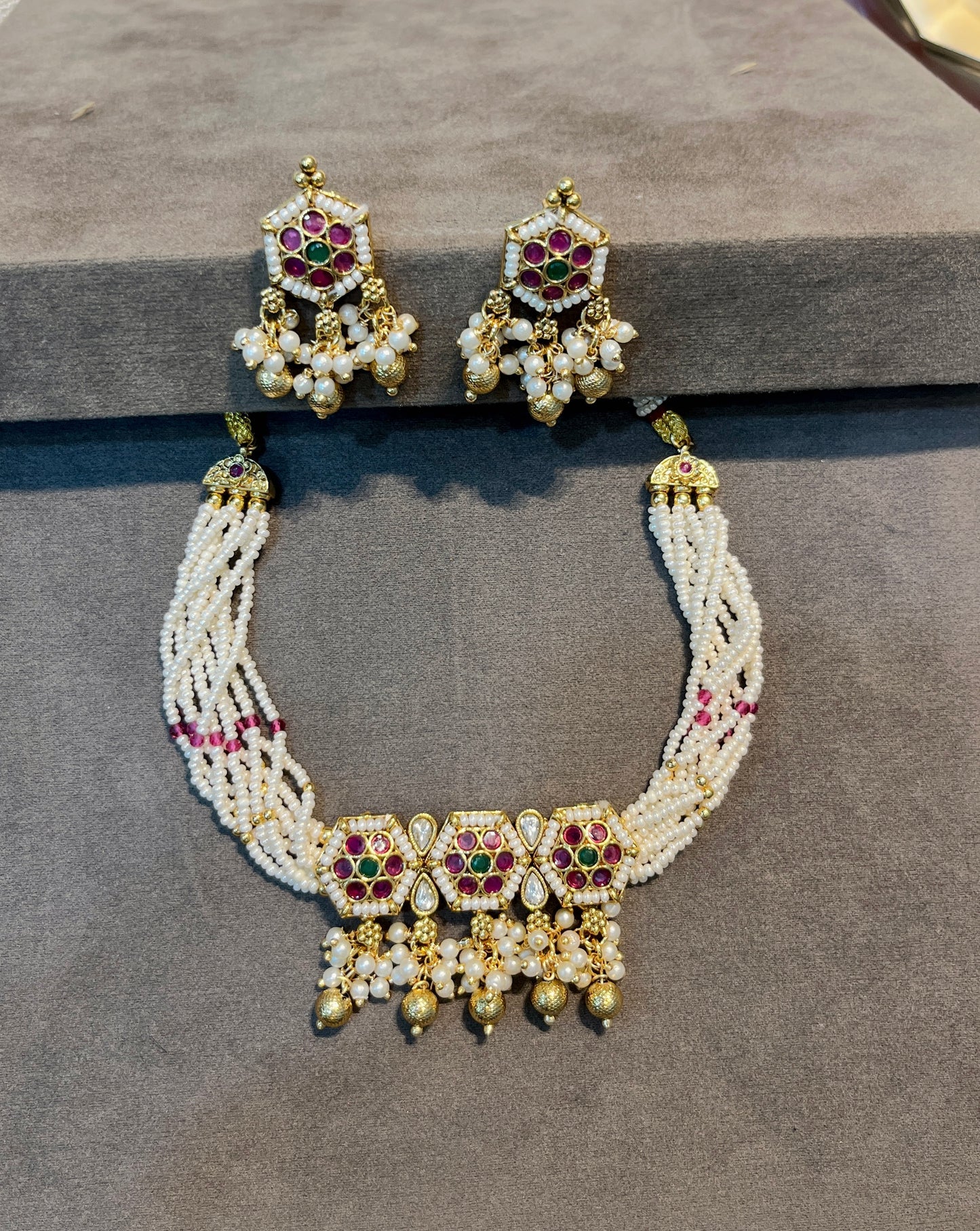 Pearl and Stone Motif Necklace Set