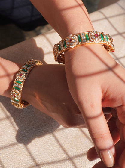 Vaishnavi Emerald Inlay Temple Bangle Set