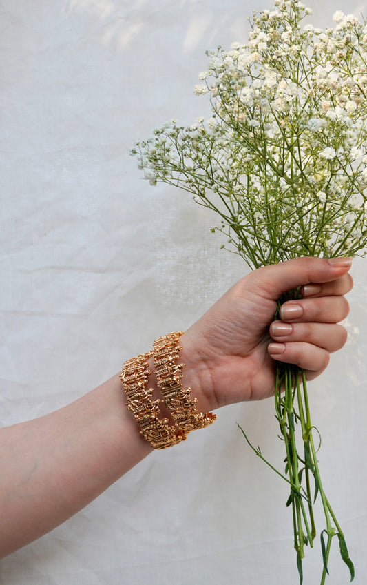 Gajra Sculpture Temple Bangle Set