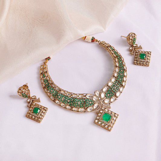 Vaidehi Rajwada Kundan Necklace Set