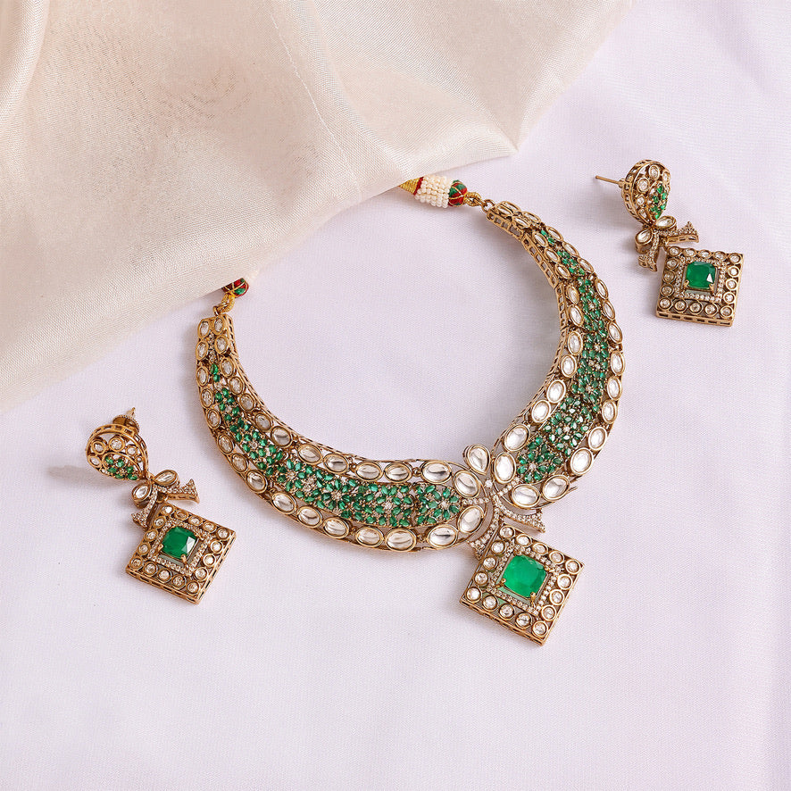 Vaidehi Rajwada Kundan Necklace Set