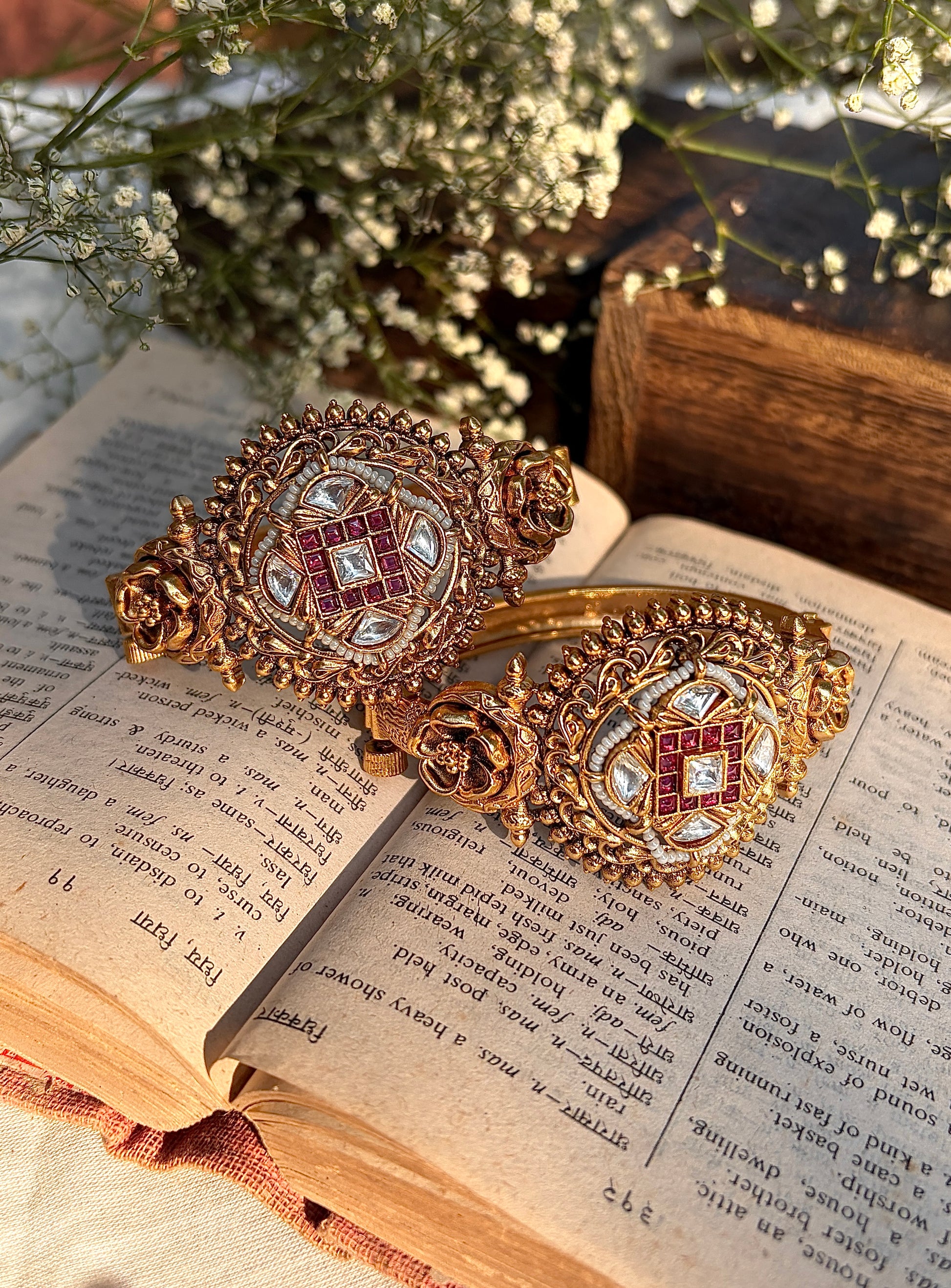 Rajshree Oval Nakshi Temple Bangle Set
