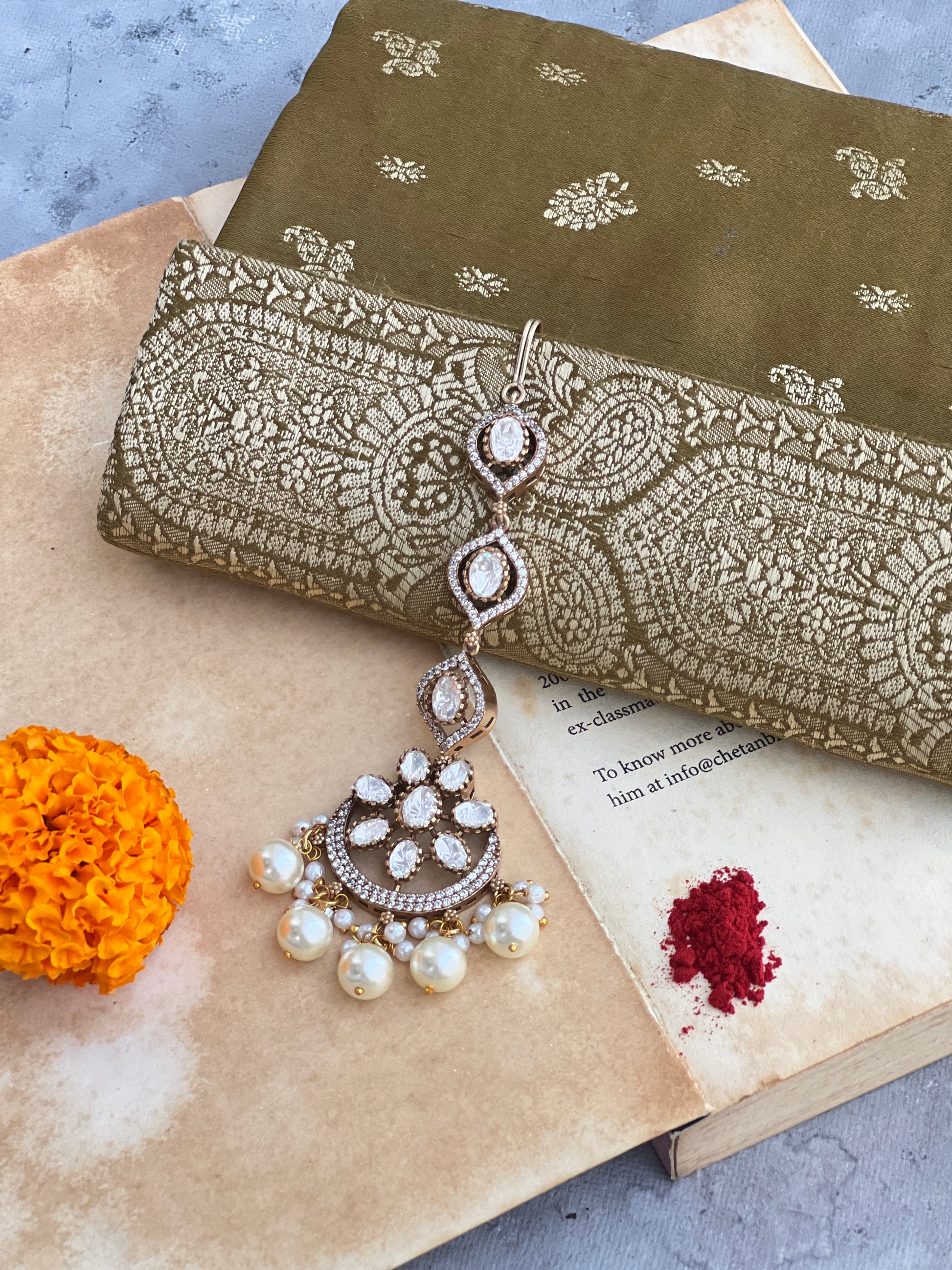 Antique Polki Pearl Maang Tikka